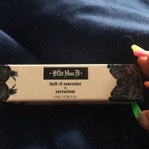 Kat Von D Lock It Concealer Shade Light 16